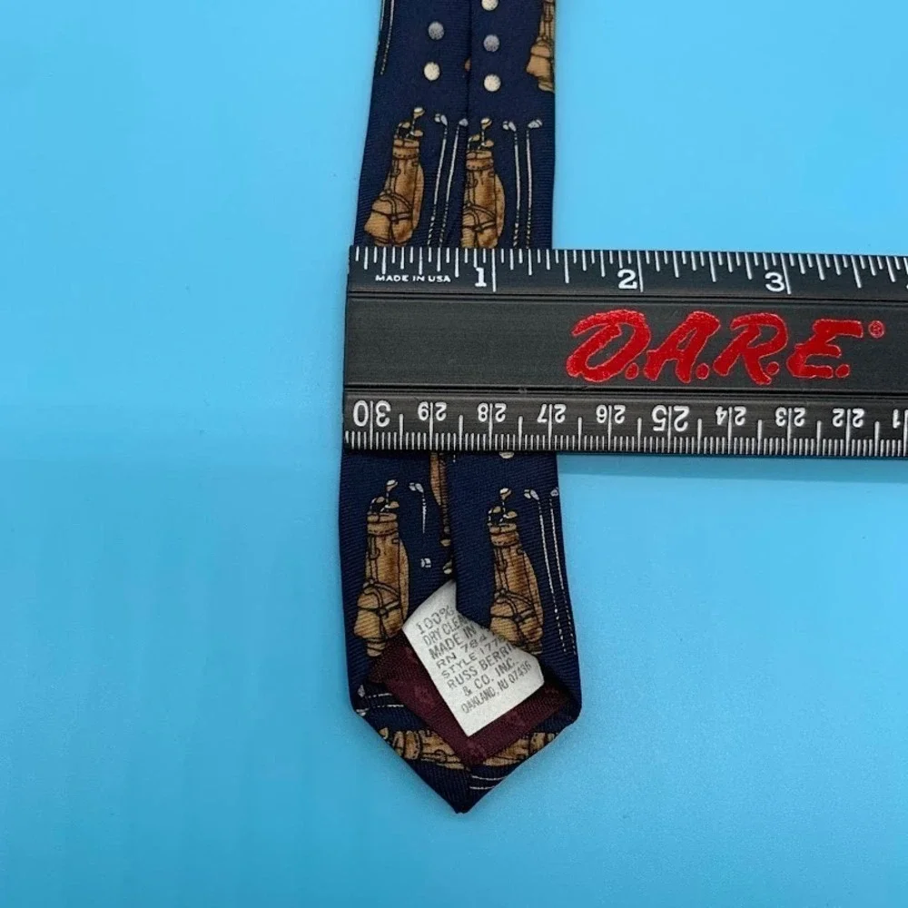 Vintage The Good Life Golf Bag Print Preppy 100% Silk Men's Classic Neck Tie
